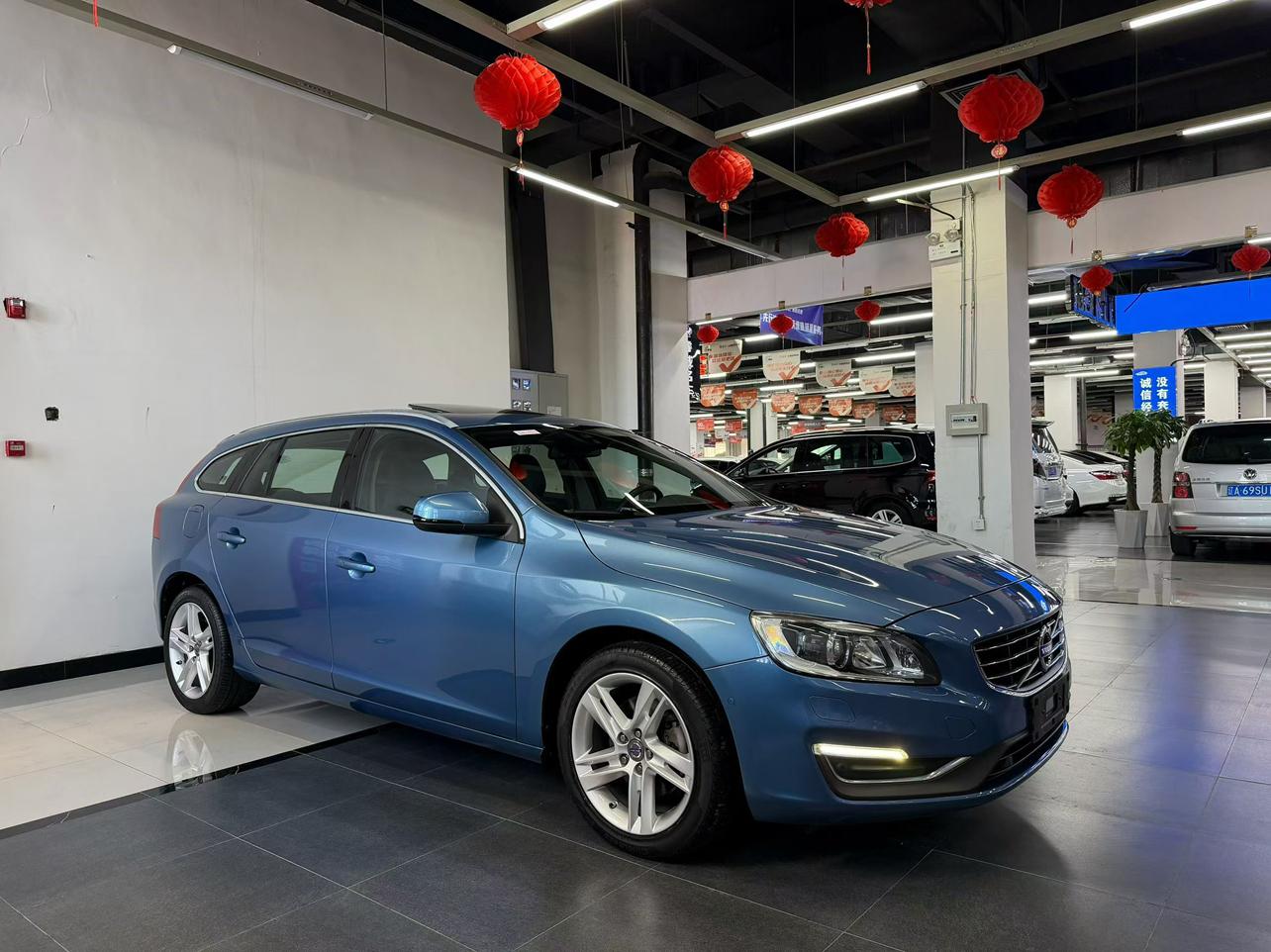 Volvo V60 2014 thumb 10