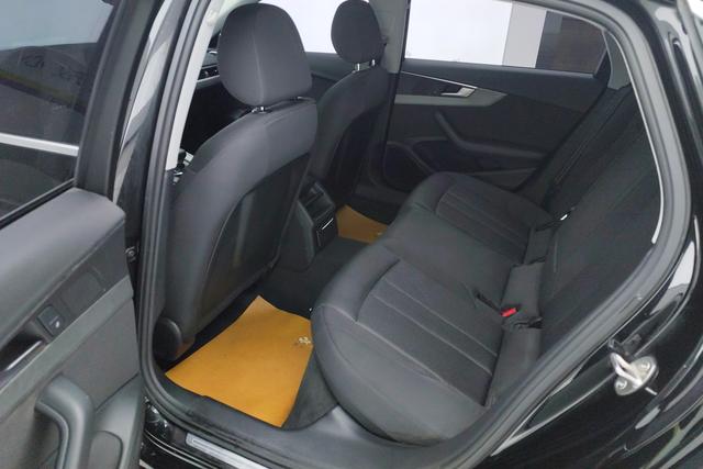 Audi A4 2019 thumb 10