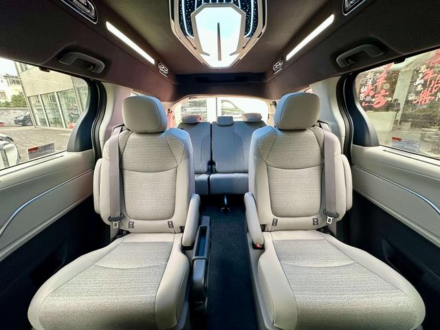 Toyota Sienna 2026 thumb 8