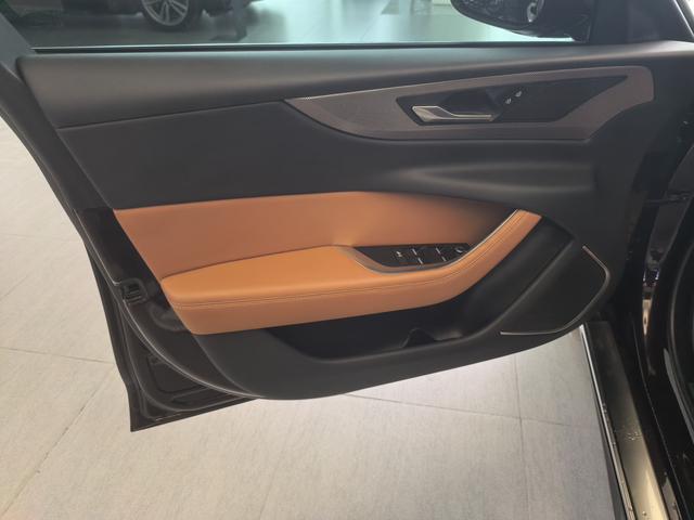 Jaguar XE 2021 thumb 5