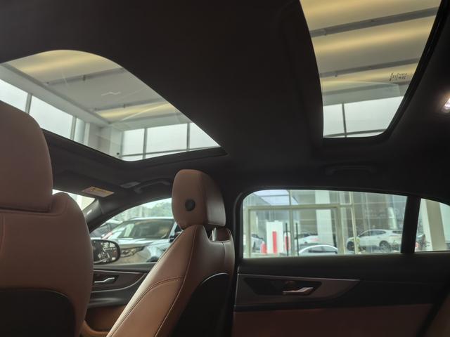 Jaguar XE 2021 thumb 11
