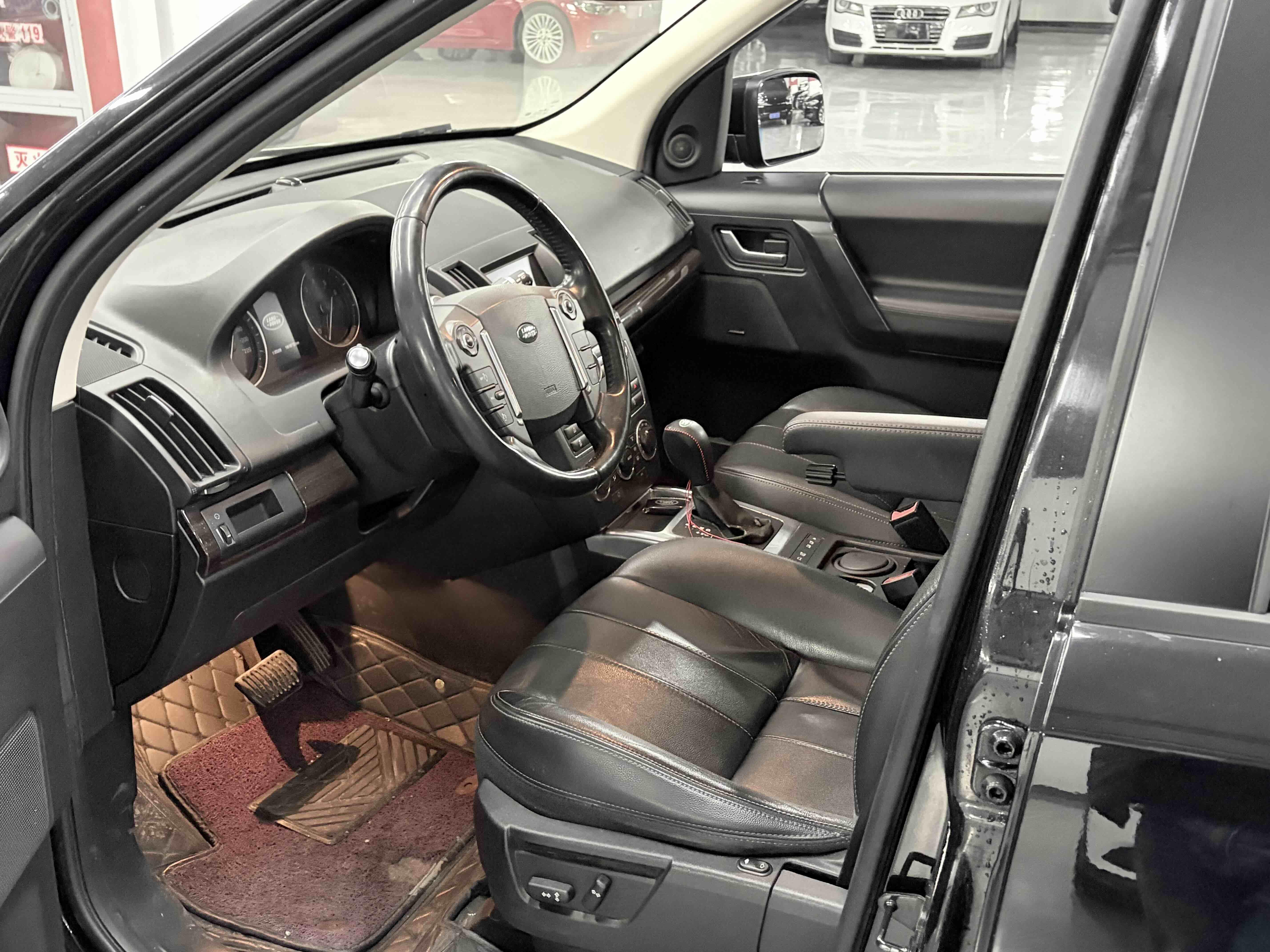 Land Rover Discovery Sport 2014 thumb 6