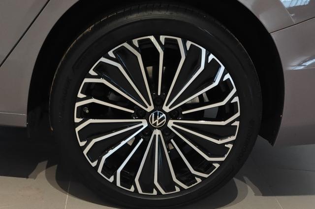 Volkswagen Passat 2024 thumb 2