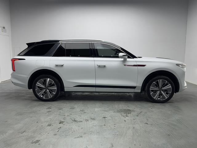Hongqi E-HS9 2022 thumb 5