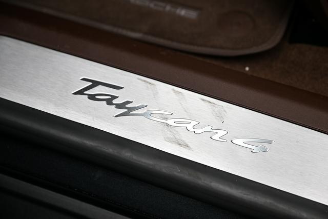 Porsche Taycan 2024 thumb 4