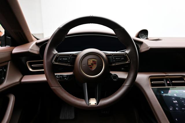 Porsche Taycan 2024 thumb 5
