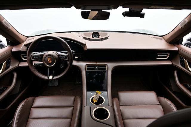Porsche Taycan 2024 thumb 6