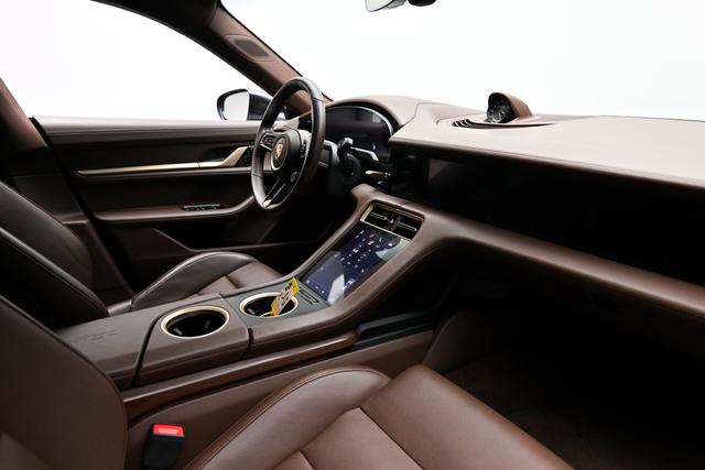 Porsche Taycan 2024 thumb 7
