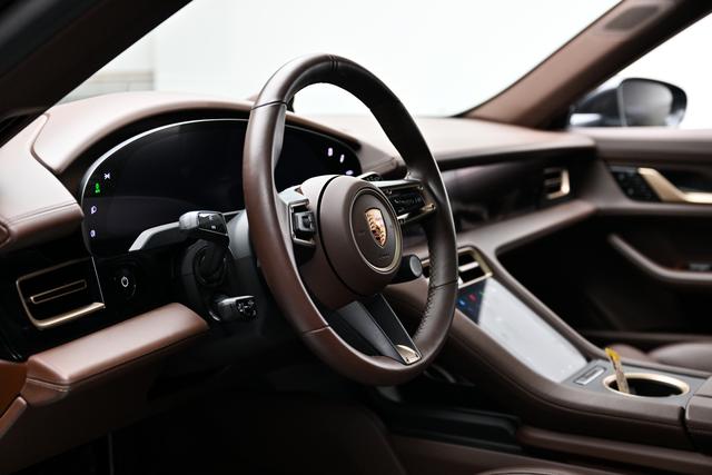 Porsche Taycan 2024 thumb 8