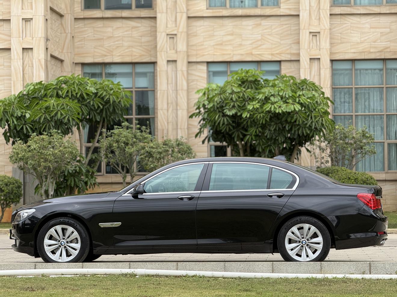 BMW 7 серии 2011 thumb 2