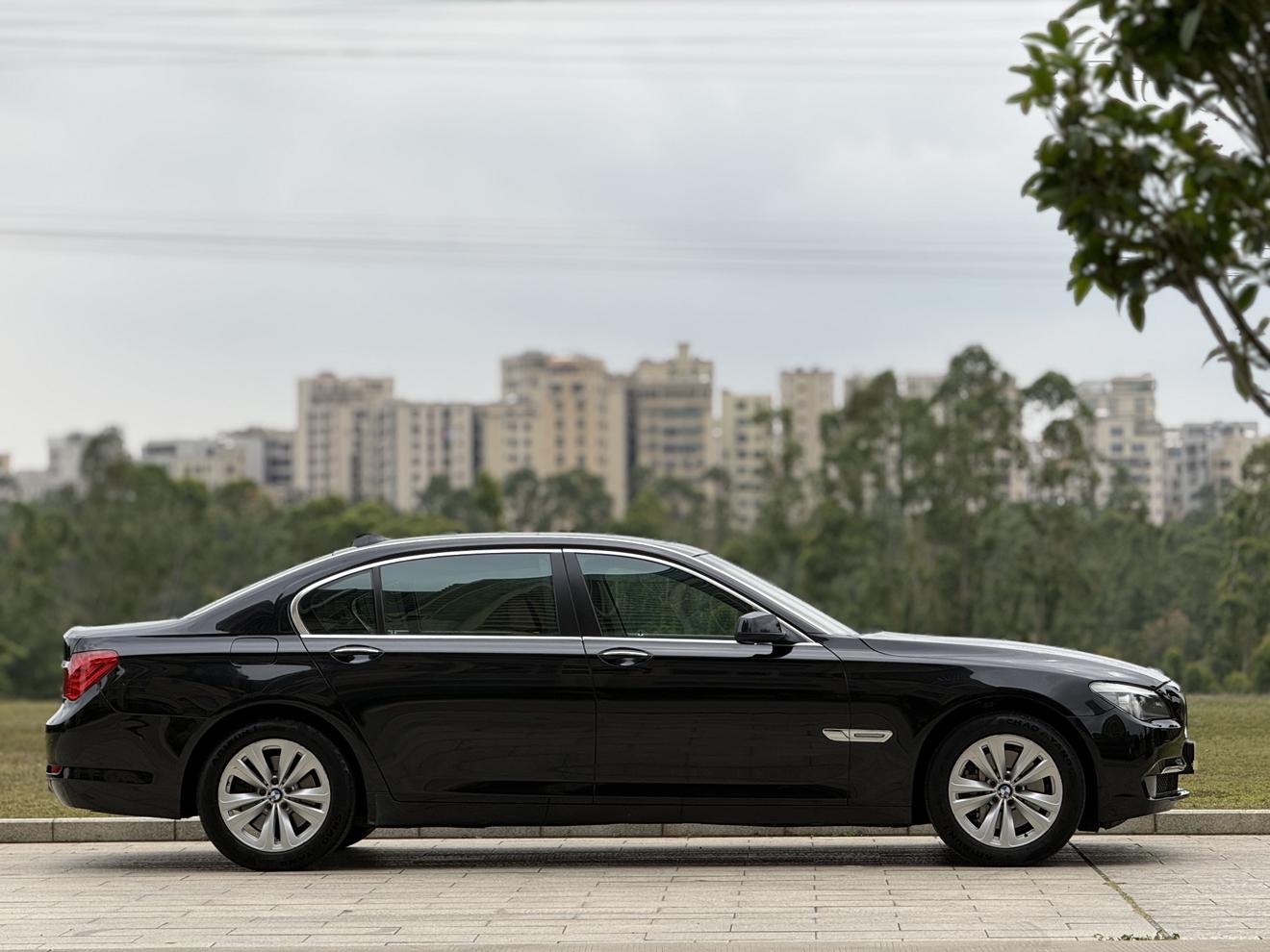 BMW 7 серии 2011 thumb 6