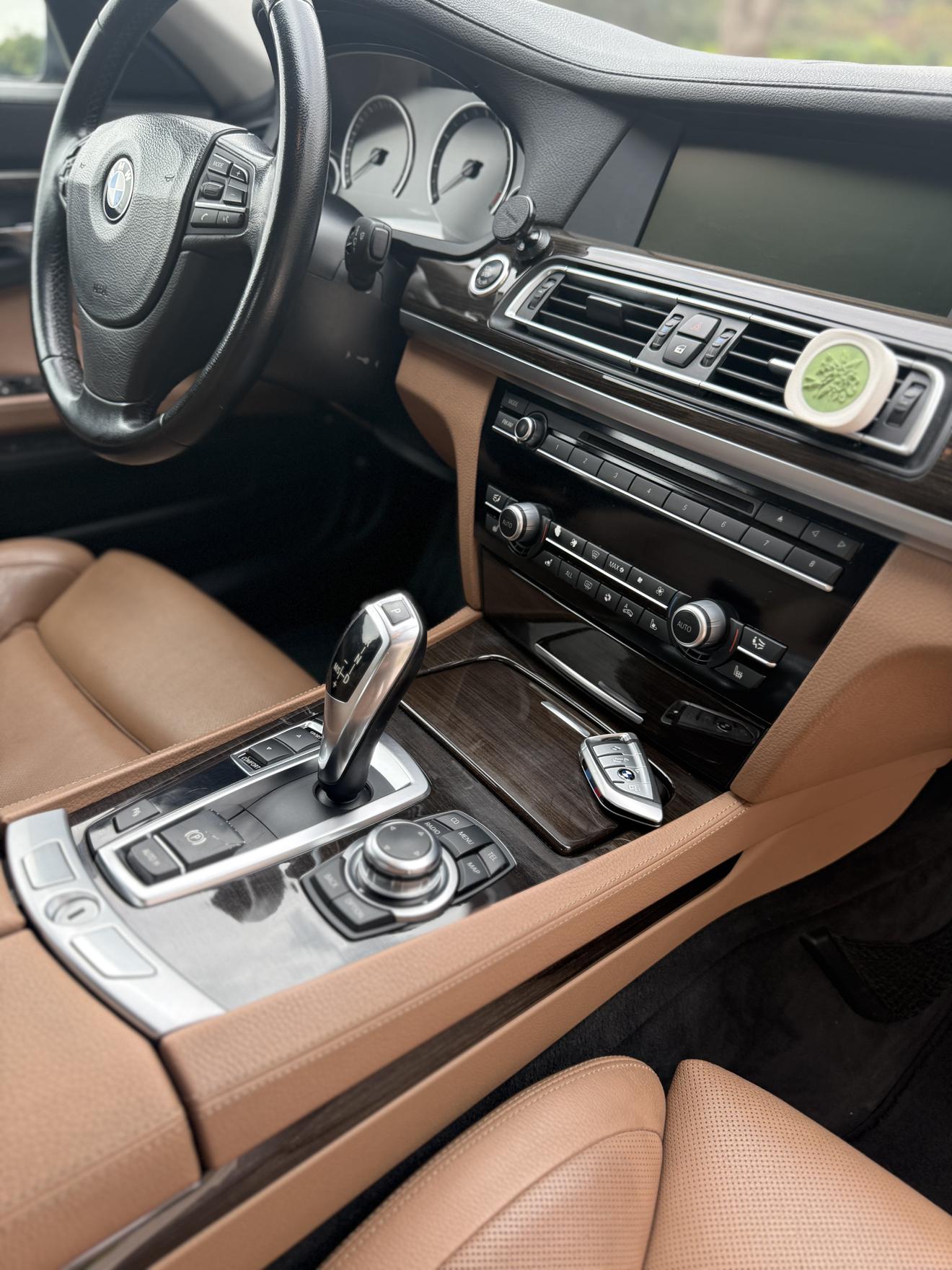 BMW 7 серии 2011 thumb 10