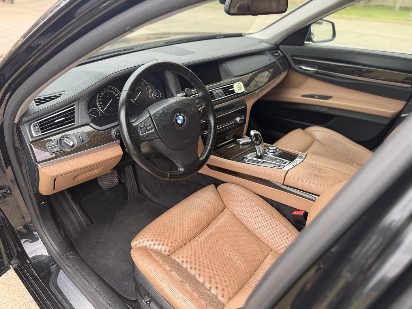 BMW 7 серии 2011 thumb 12