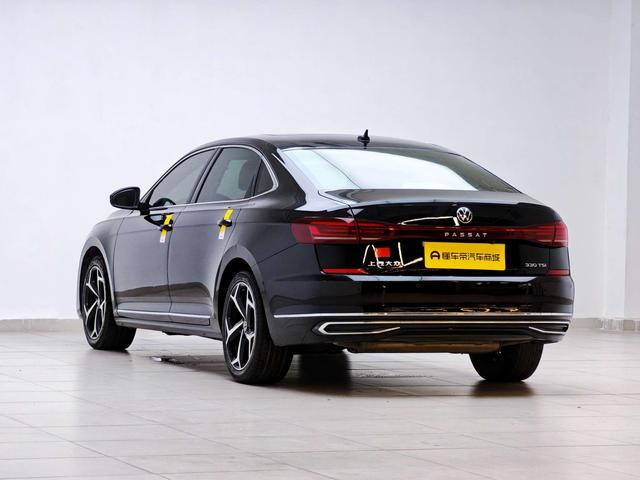 Volkswagen Passat 2023 thumb 2