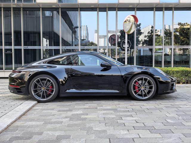 Porsche 911 2019 thumb 2
