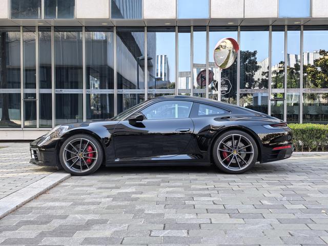 Porsche 911 2019 thumb 3