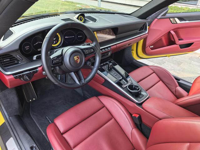 Porsche 911 2019 thumb 9