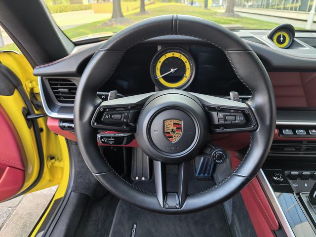 Porsche 911 2019 thumb 10