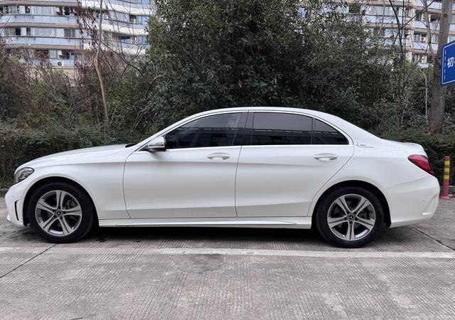 Mercedes-Benz C-Class 2021 thumb 2
