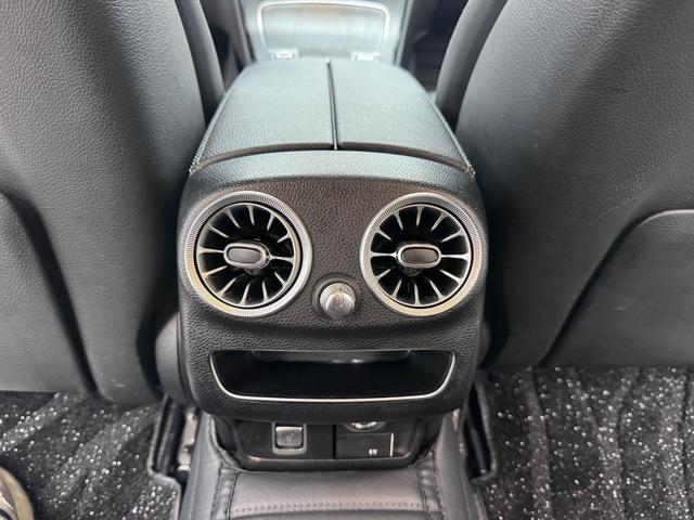 Mercedes-Benz C-Class 2021 thumb 9
