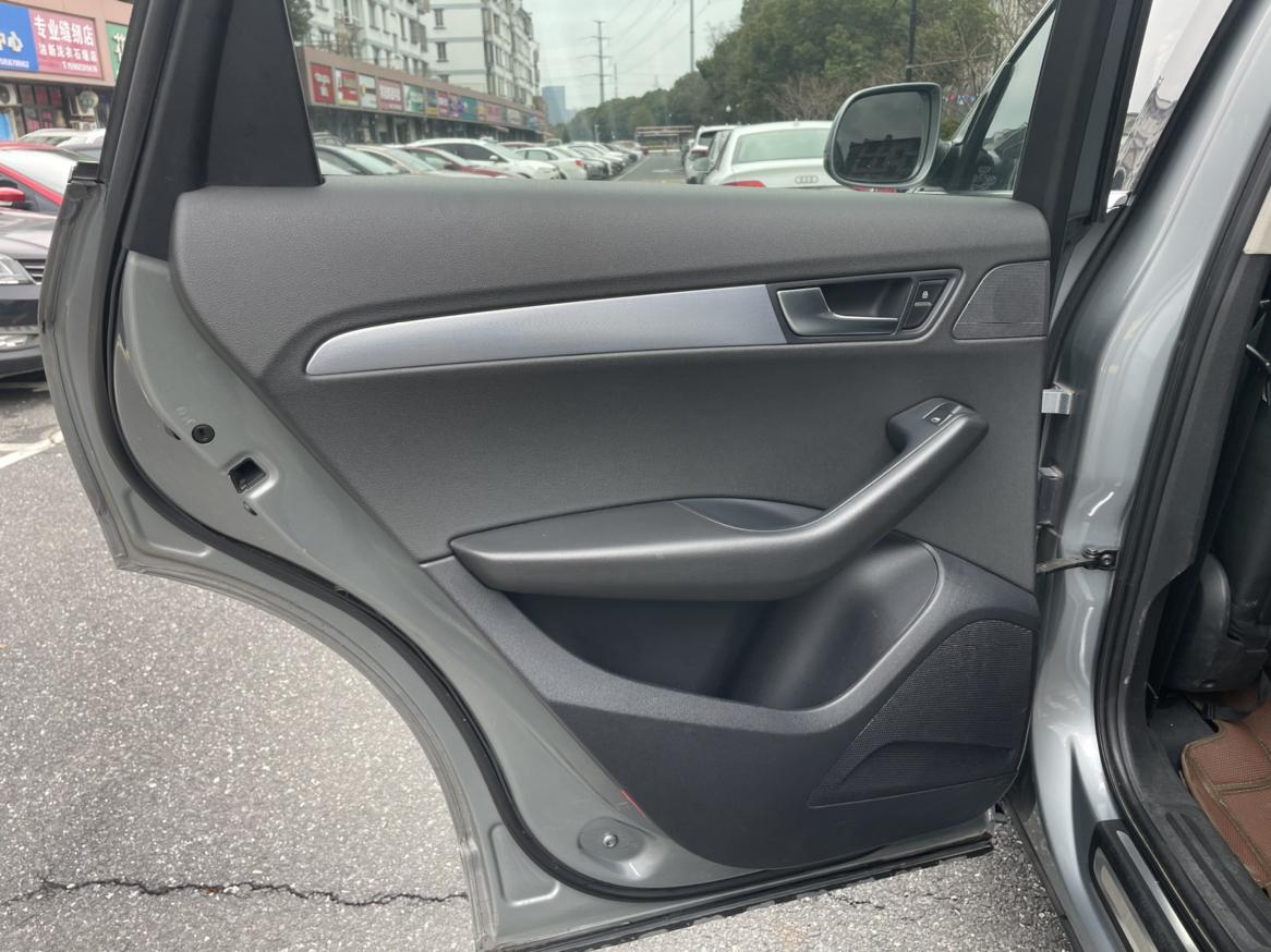 Audi Q5 2011 thumb 6