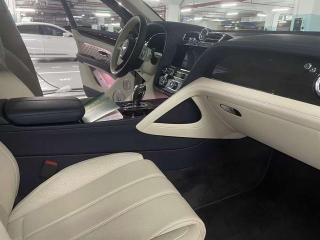 Bentley Bentayga 2021 thumb 4
