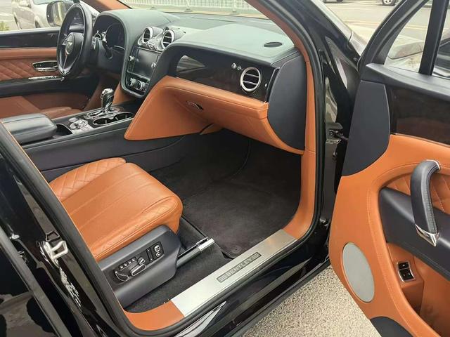 Bentley Bentayga 2018 thumb 4