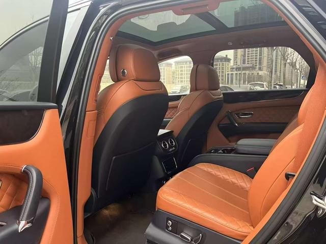 Bentley Bentayga 2018 thumb 6