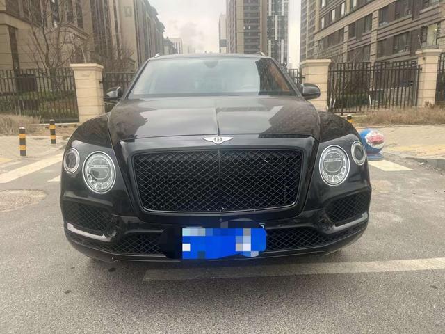 Bentley Bentayga 2018 thumb 9