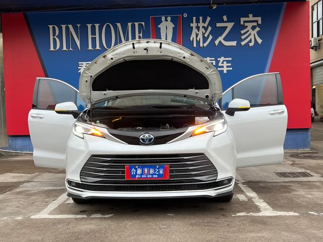 Toyota Sienna 2023 thumb 2