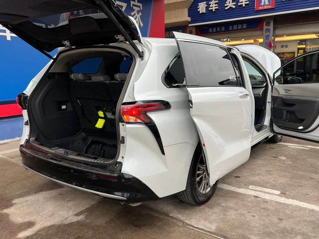 Toyota Sienna 2023 thumb 4