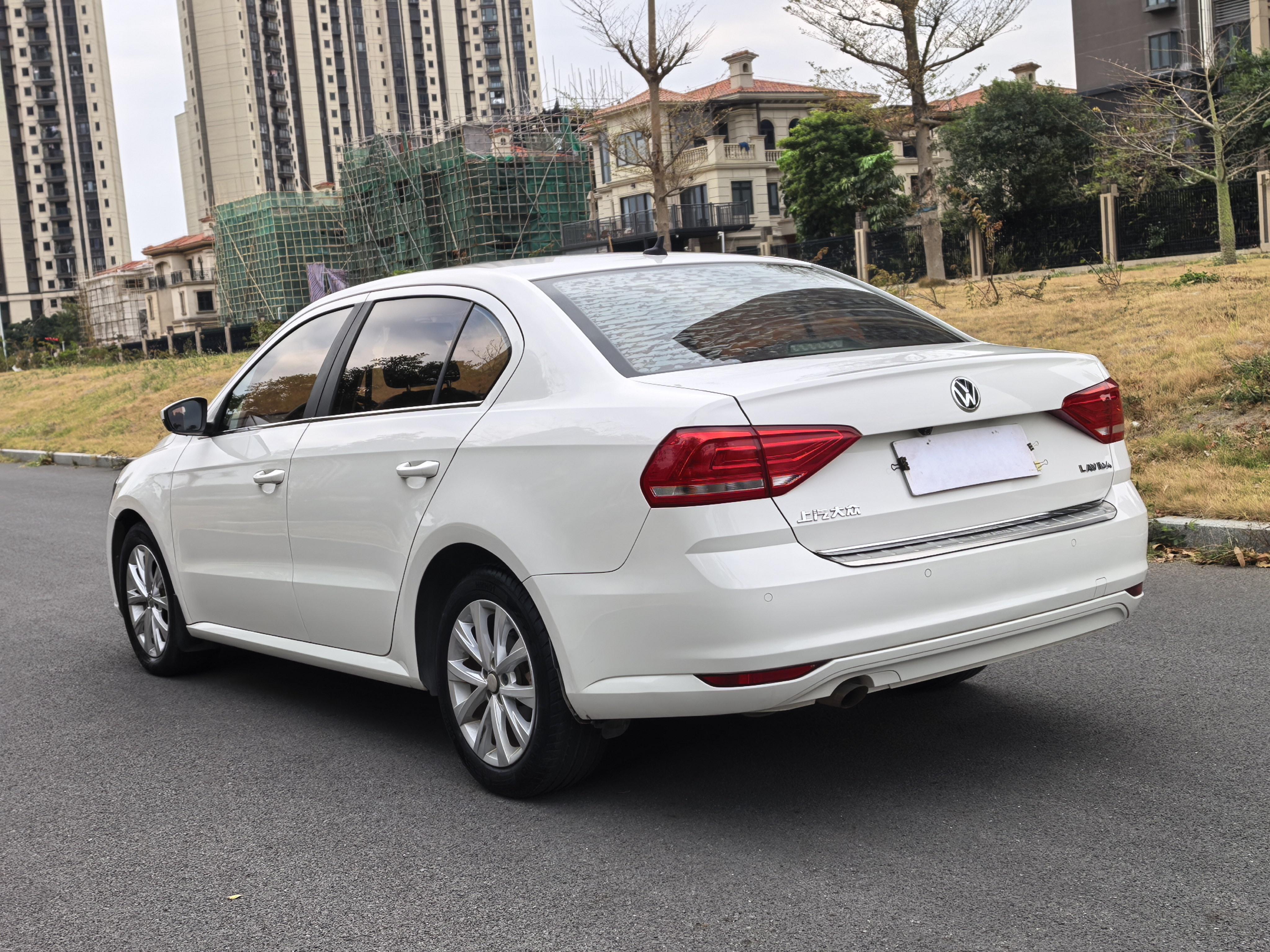 Volkswagen Lavida XR 2018 thumb 2