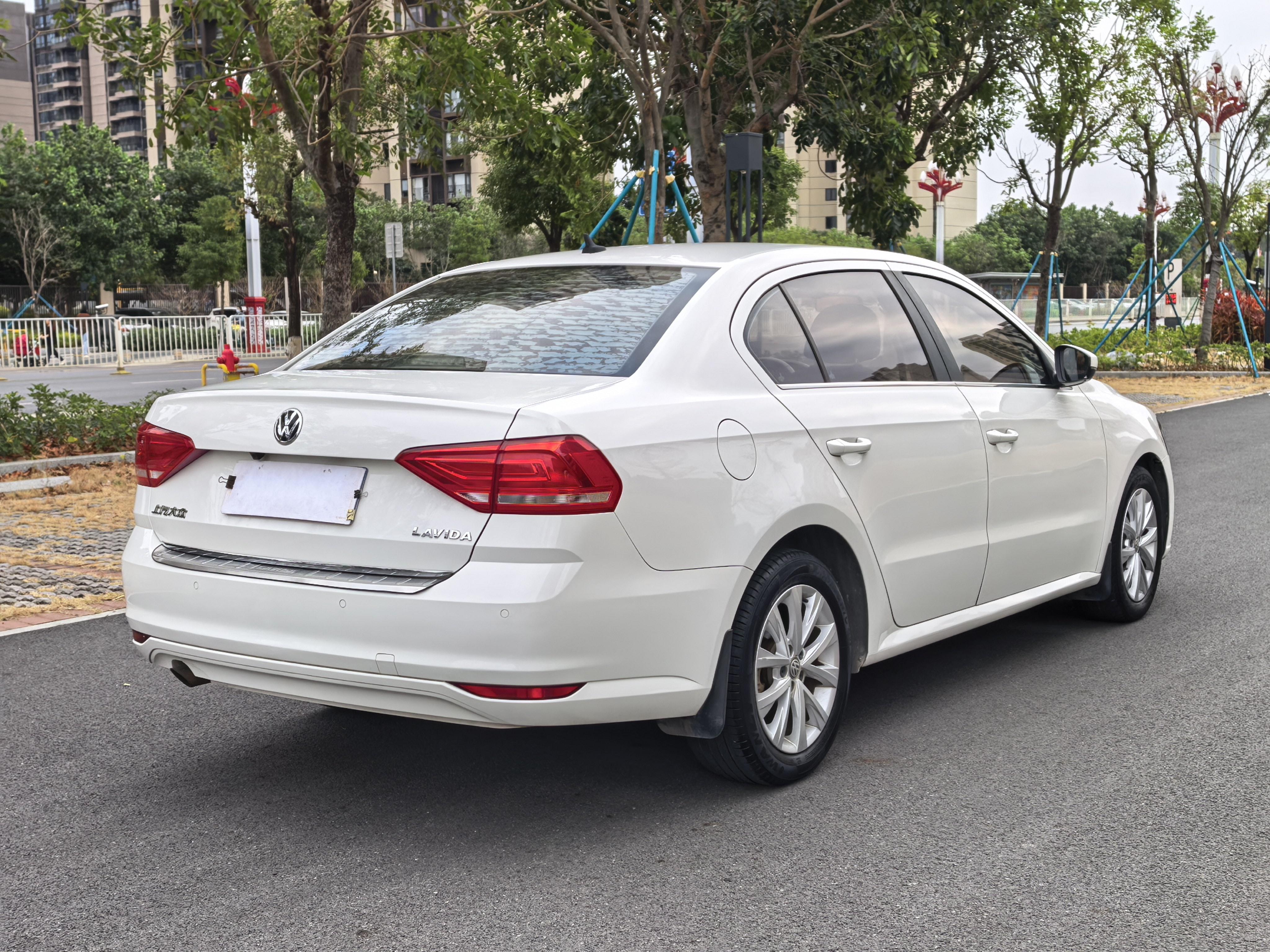 Volkswagen Lavida XR 2018 thumb 4