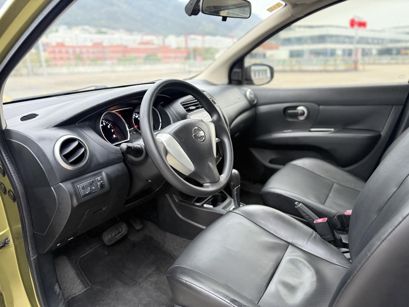 Nissan Livina 2015 thumb 7