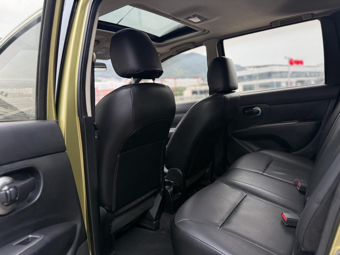 Nissan Livina 2015 thumb 8