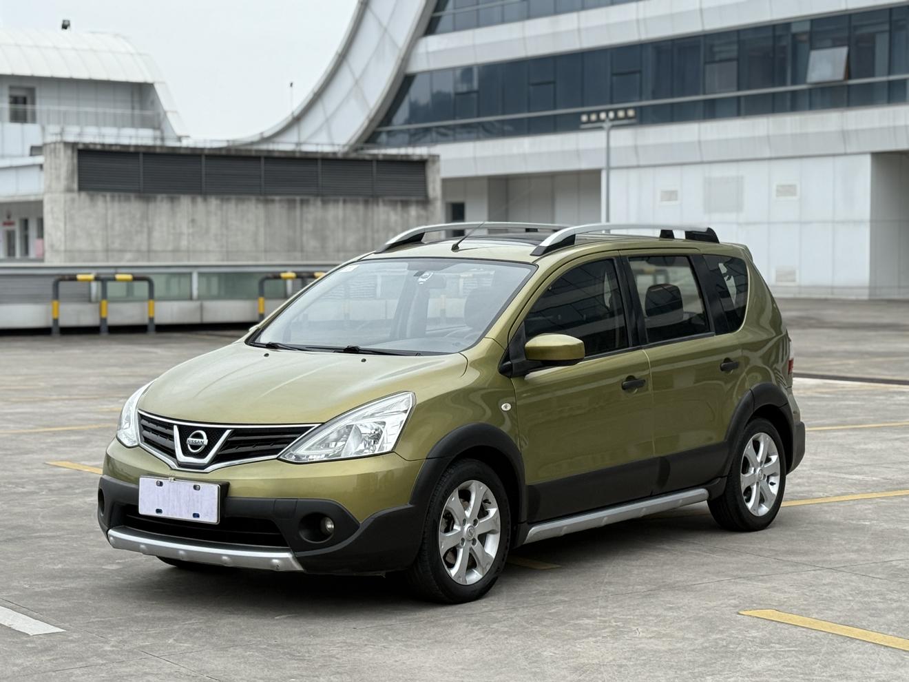 Nissan Livina 2015 thumb 9