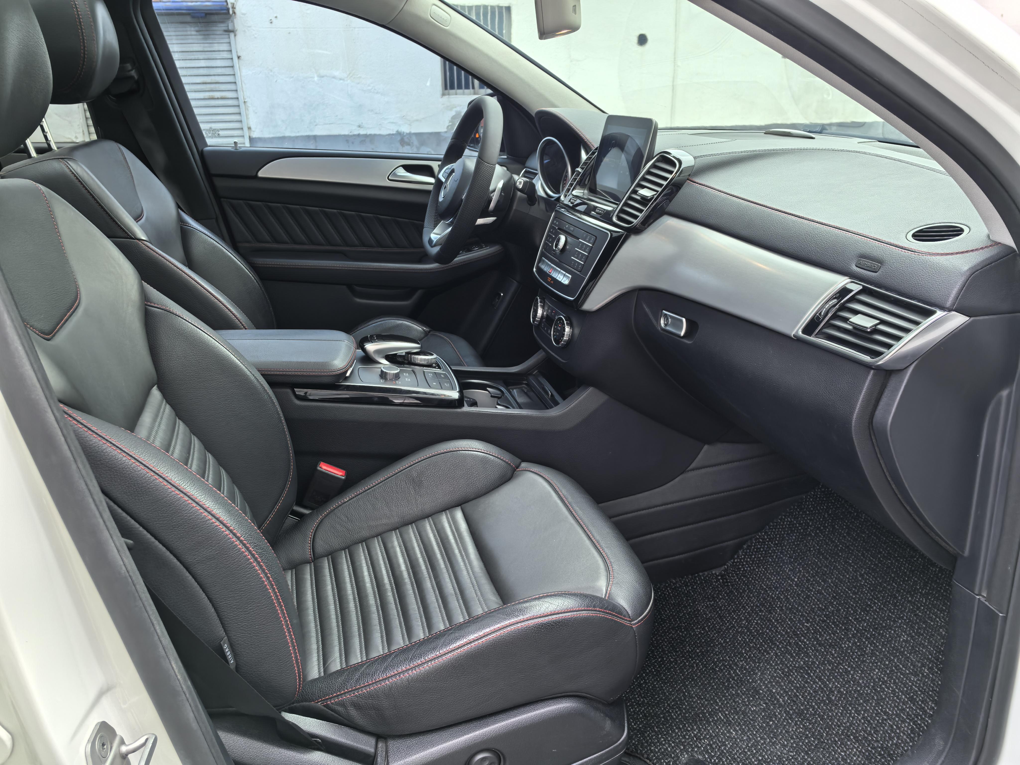 Mercedes-Benz GLE 2017 thumb 11