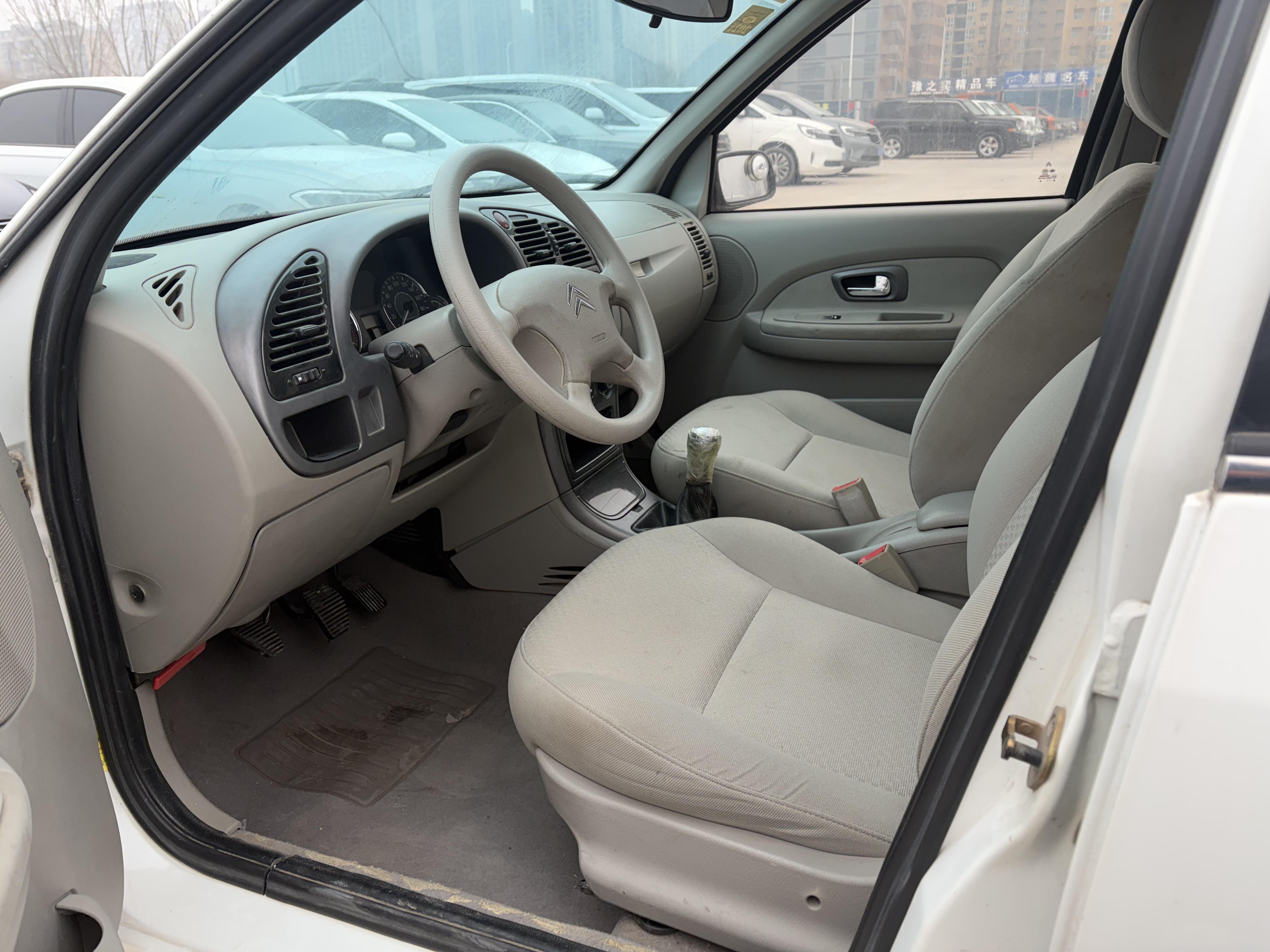 Citroen Elysee 2013 thumb 6