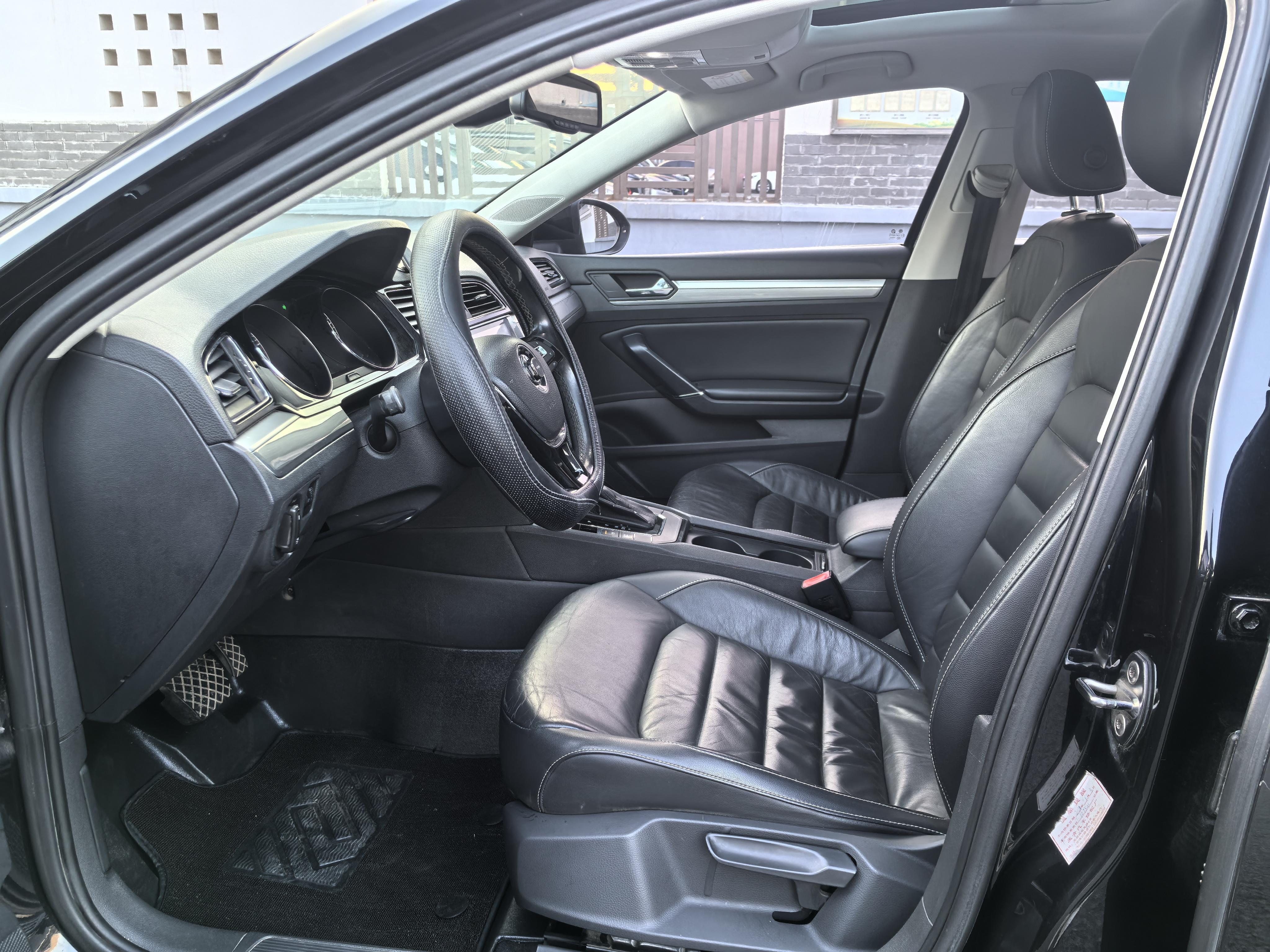 Volkswagen Lamando 2015 thumb 10
