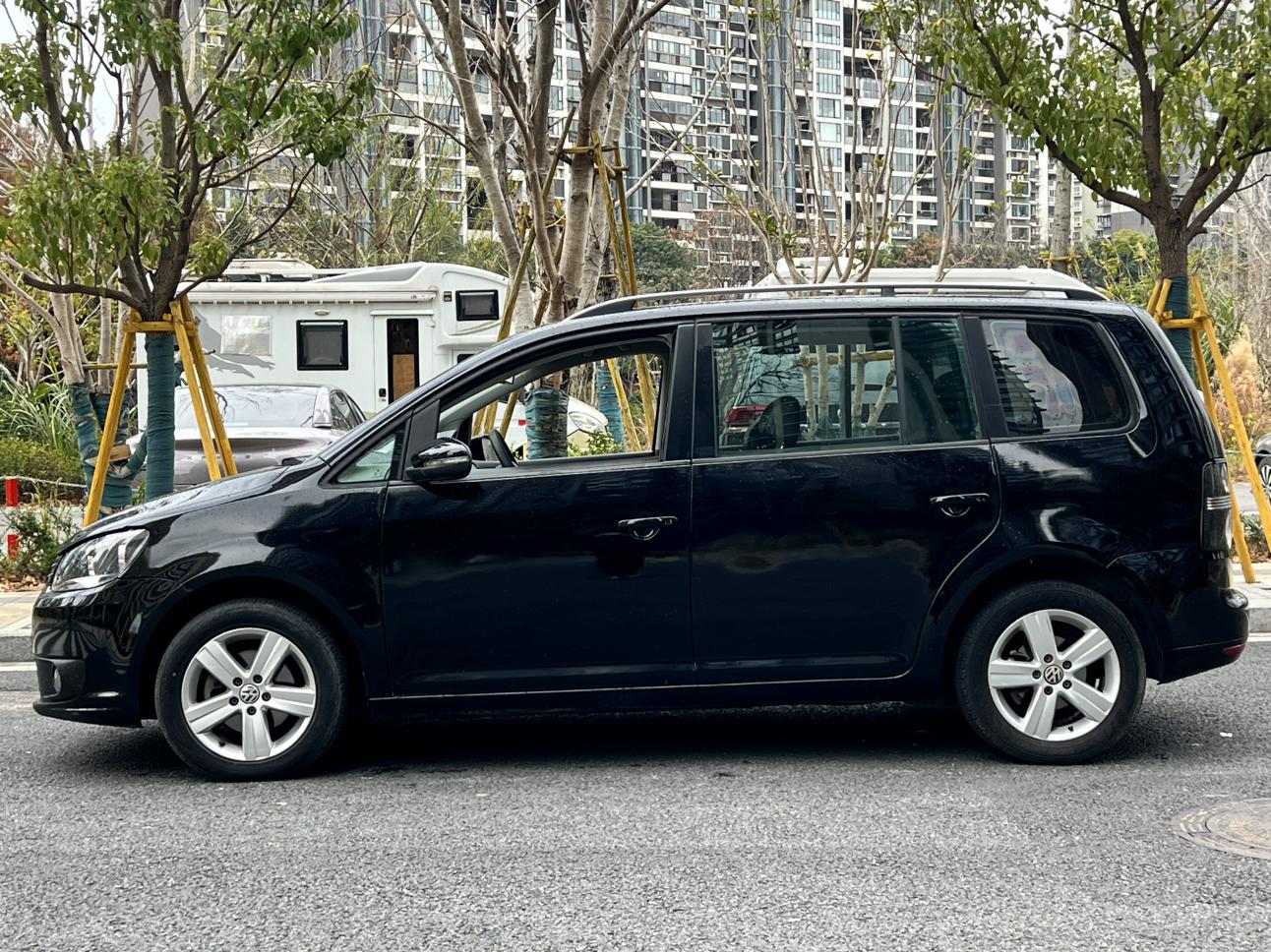 Volkswagen Touran 2015 thumb 2