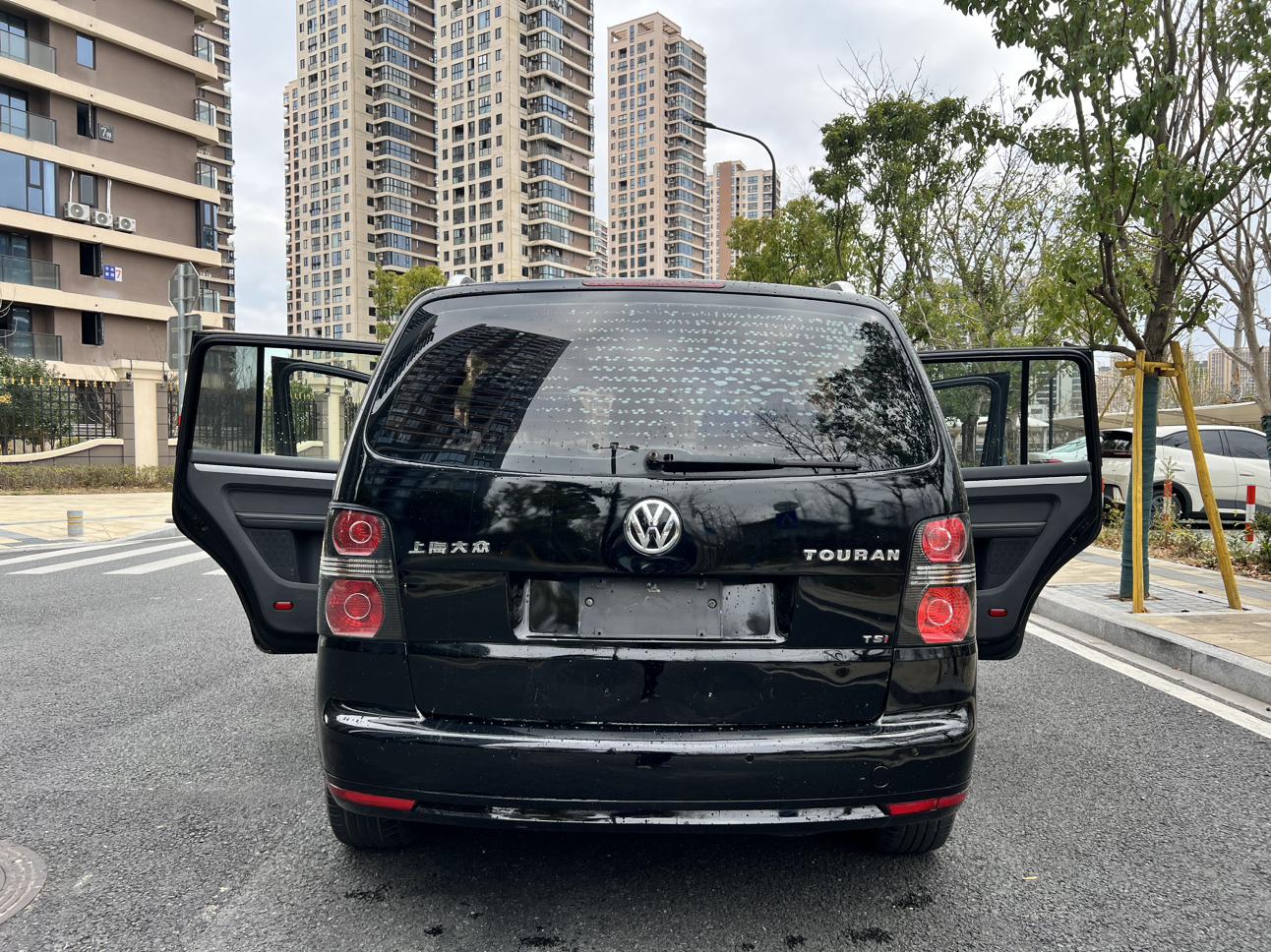 Volkswagen Touran 2015 thumb 4