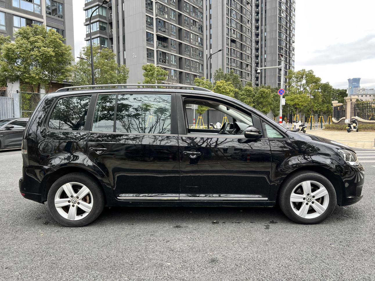 Volkswagen Touran 2015 thumb 6