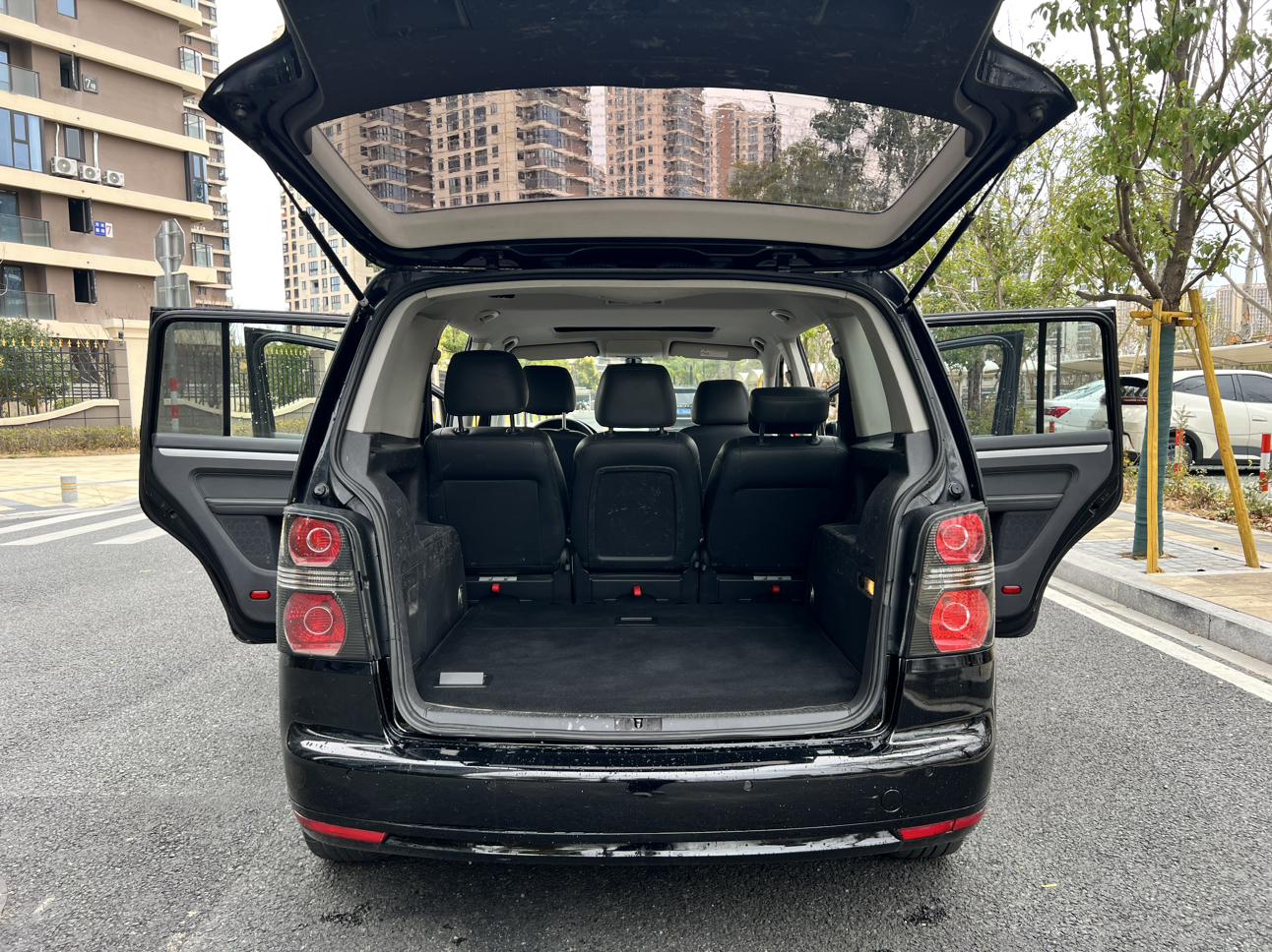 Volkswagen Touran 2015 thumb 8