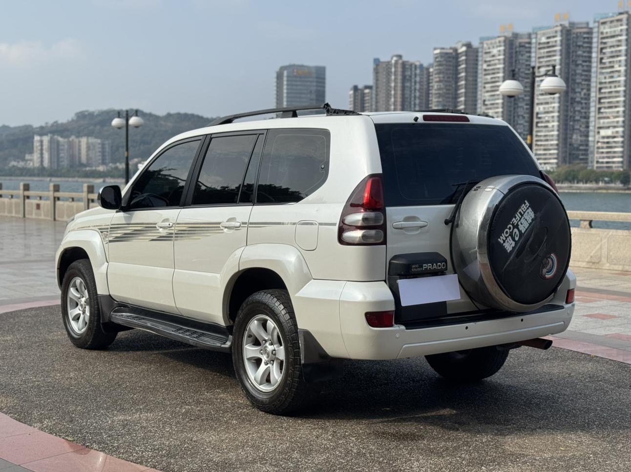 Toyota Land Cruiser Prado 2004 thumb 2