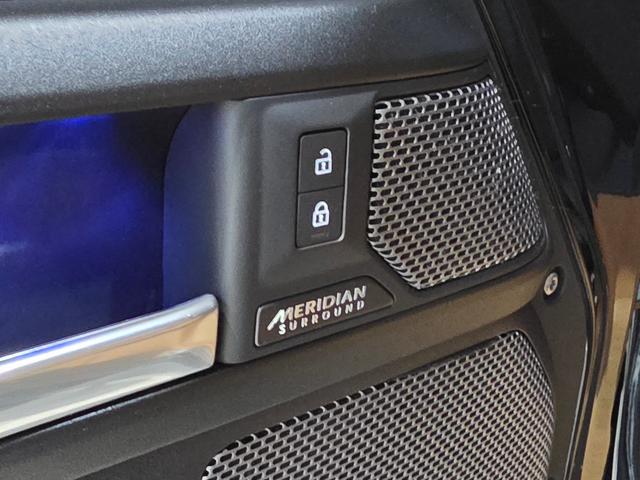 Land Rover Defender 2024 thumb 6