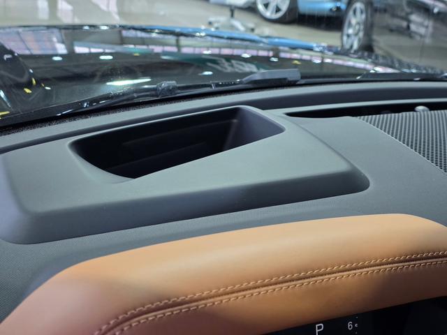 Land Rover Defender 2024 thumb 8