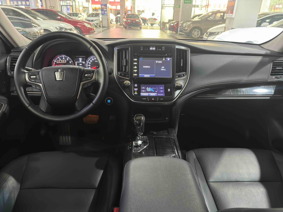 Toyota Crown 2016 thumb 6
