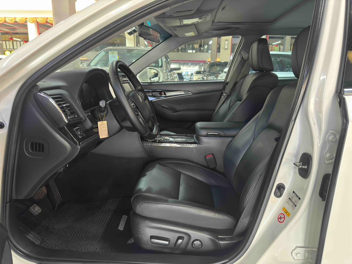 Toyota Crown 2016 thumb 8