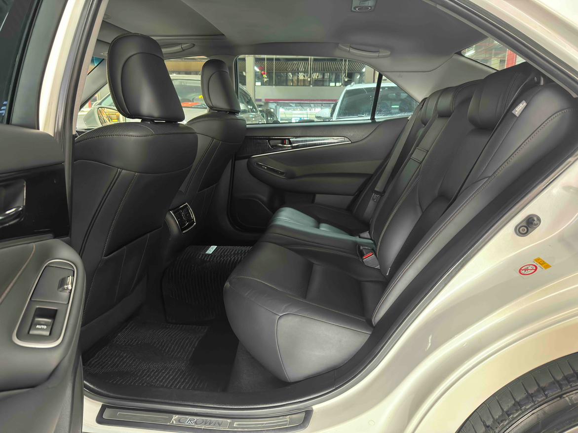 Toyota Crown 2016 thumb 9