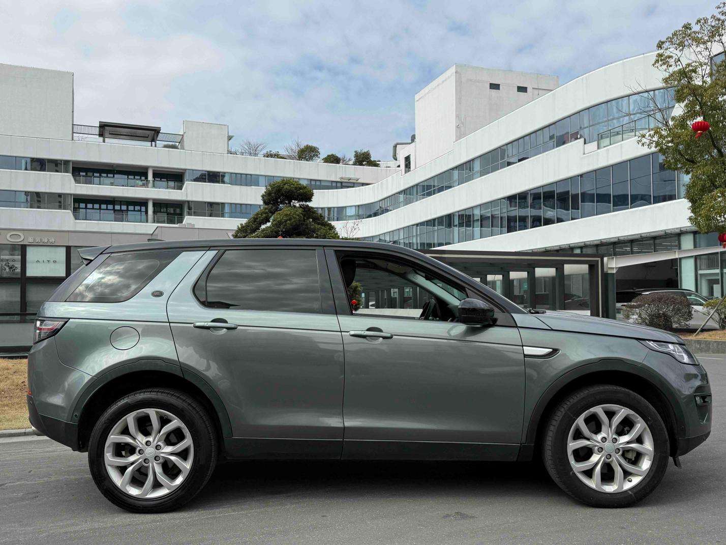 Land Rover Discovery Sport 2019 thumb 6